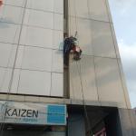 Jasa General Cleaning Pembersihan ACP dan Kaca Gedung