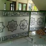 Jasa Branding Kaca Sanblast Untuk Masjid Full Design Printing Surabaya